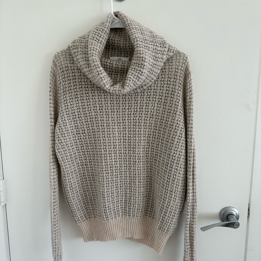 Allude Cashmere Turtleneck Sweater